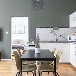 Charming & Cozy Central Elizabeth Apartment